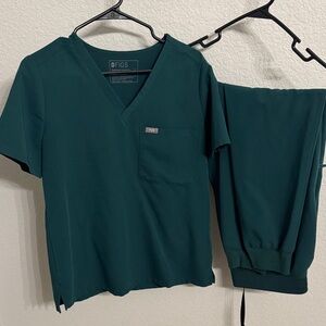 Figs Hunter Green Scrub Set